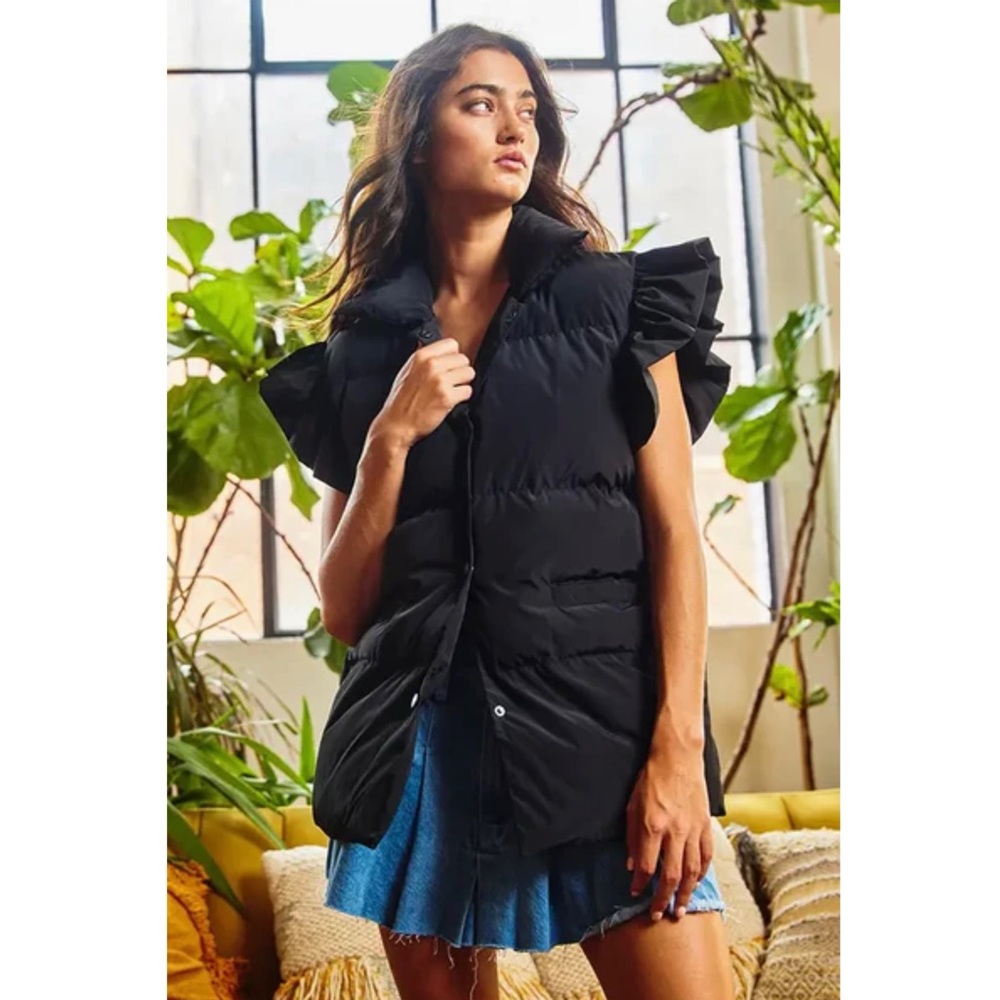 Bucketlist, med. ruffle sleeve, down vest, blk